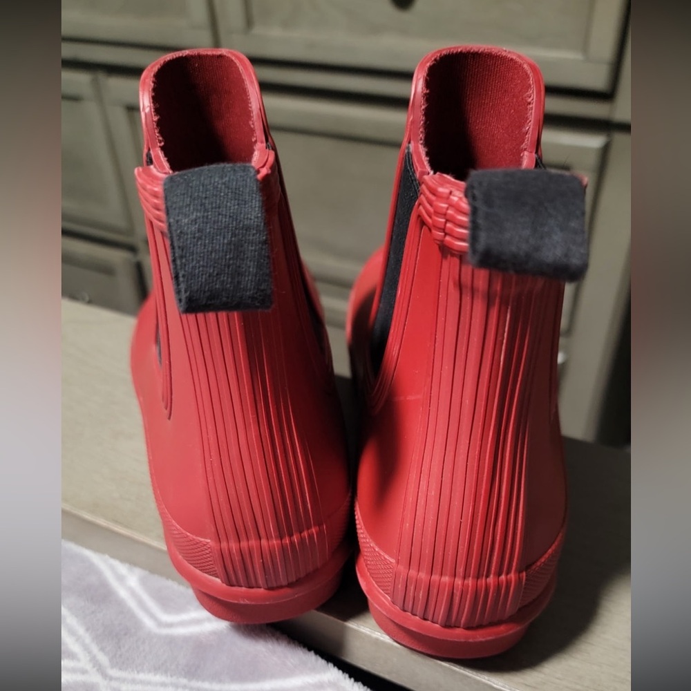 Hunter Chelsea Red Ankle Boots - Picture 3 of 4